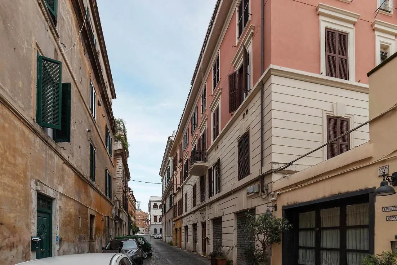 Bright & Roomy Apartment X6 - Trastevere District Rome Italy
